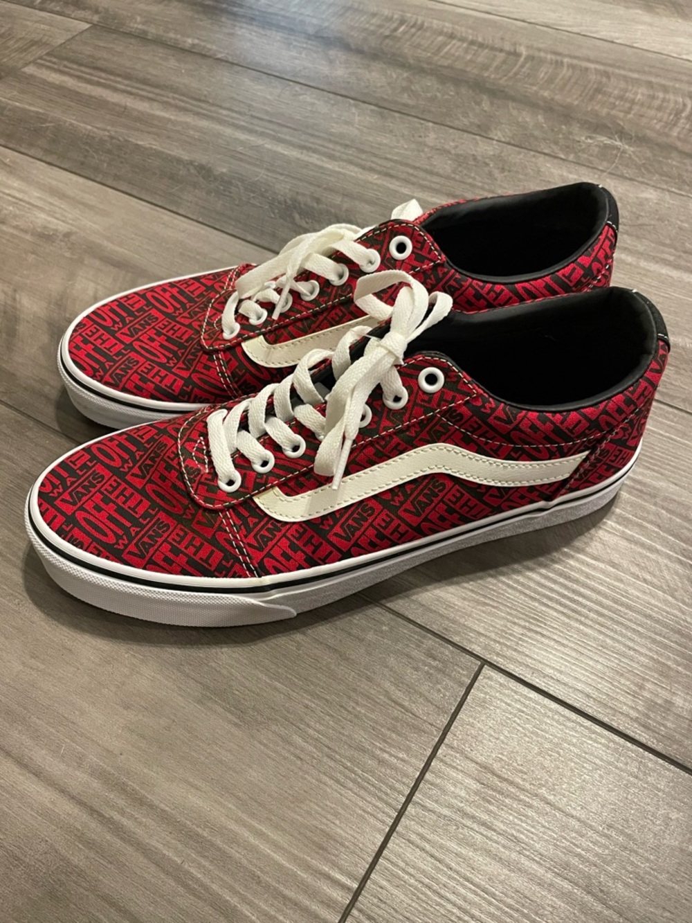Vans Red and White Logo-Print Old Skool Sneakers Men’s Size 9